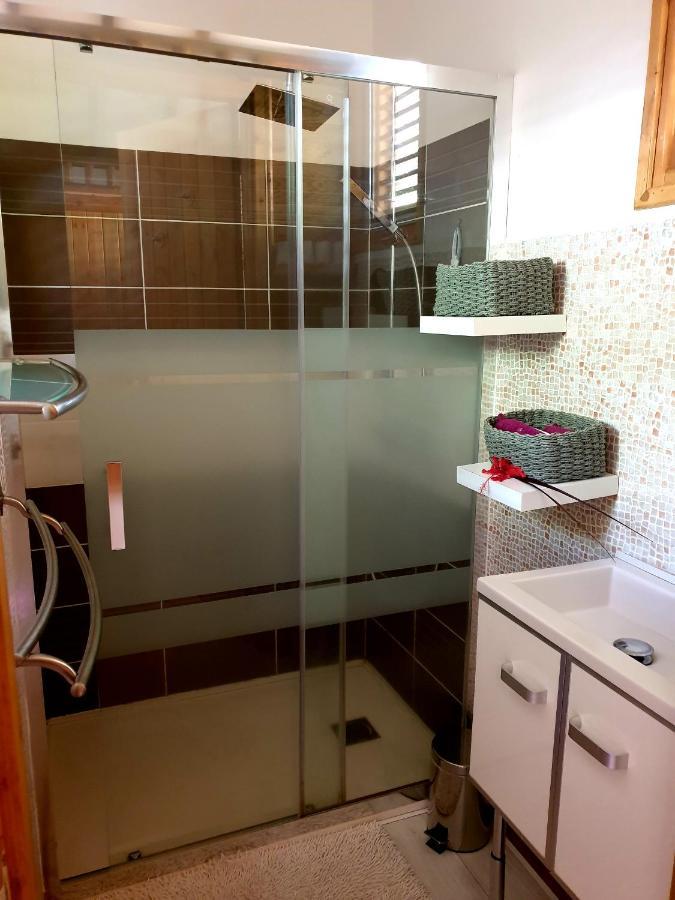Gîte 4 étoiles, la Vieille Sucrerie St Claude Guadeloupe, Jacuzzi Spa privatif, vue exceptionnelle sur la mer des Caraïbes Basse-Terre Esterno foto