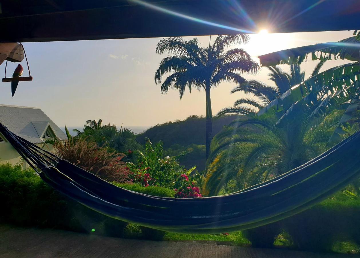 Gîte 4 étoiles, la Vieille Sucrerie St Claude Guadeloupe, Jacuzzi Spa privatif, vue exceptionnelle sur la mer des Caraïbes Basse-Terre Esterno foto
