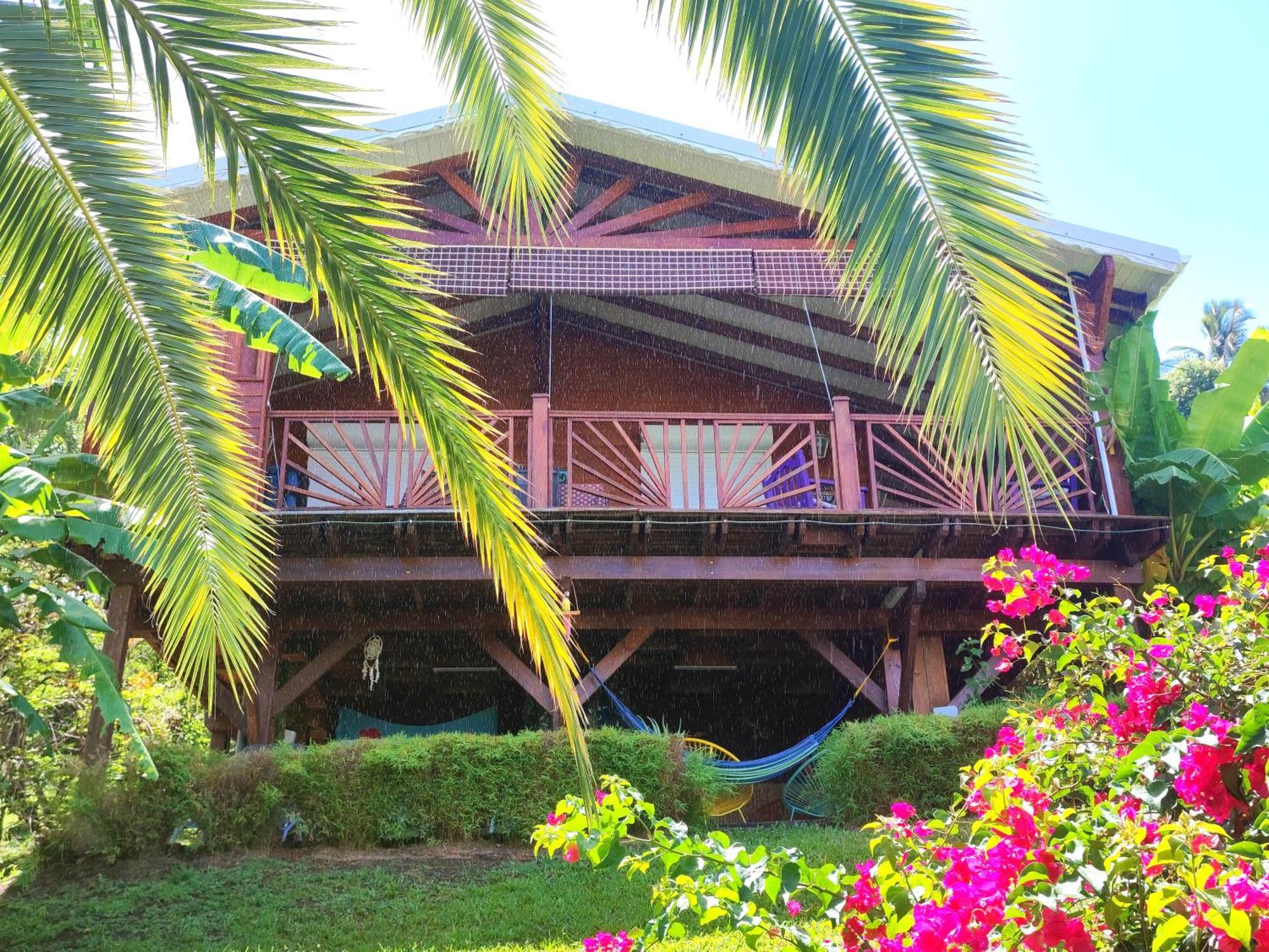 Gîte 4 étoiles, la Vieille Sucrerie St Claude Guadeloupe, Jacuzzi Spa privatif, vue exceptionnelle sur la mer des Caraïbes Basse-Terre Esterno foto